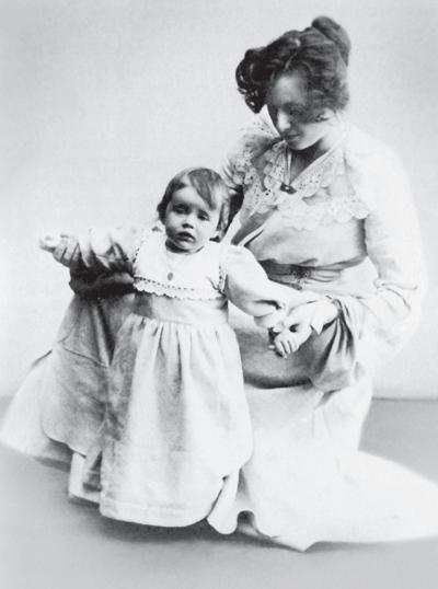 Первая жена Гамсуна фру Бергльот с дочерью Викторией. 1903 г
