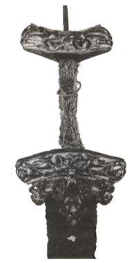Богато украшенная рукоять меча, найденного в Швеции