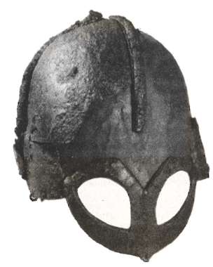 Шлем из могилы знатного воина в Гьермундбу в Норвегии. X век