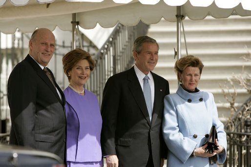 Харальд V и Джордж Буш с супругами