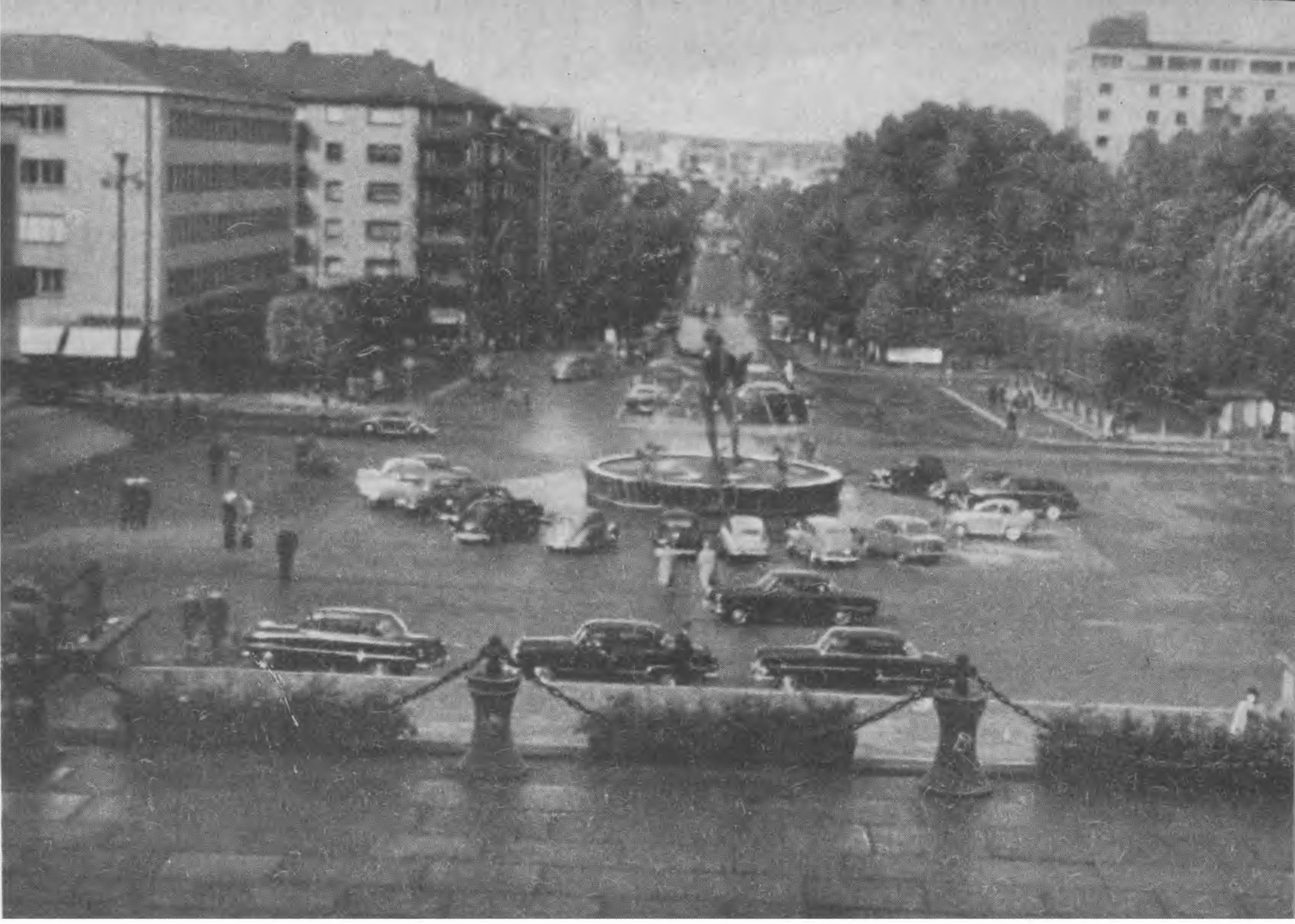 Посредине главной площади Гётеборга — статуя Посейдона