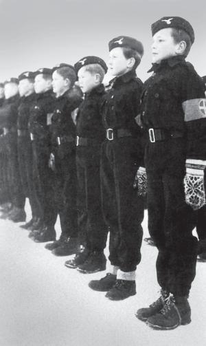 Дети из норвежской нацистской молодежной организации «Барнехирден»
